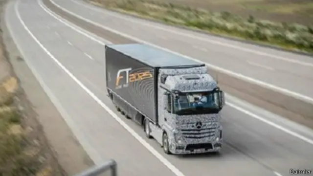 يجري حاليا اختبار وتجريب بعض الشاحنات ذاتية القيادة في الطرق في أوروبا
