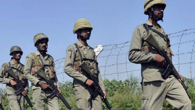 دونوں ممالک کی سکیورٹی فورسز کی لائن آف کنٹرول اور ورکنگ باؤنڈری پر جھڑپیں بھی جاری رہیں