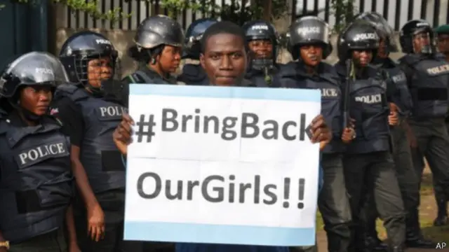 فشل الحكومة النيجيرية في إطلاق سراح تلميذات مختطفات أثار احتجاجات حاشدة