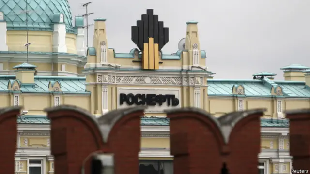"Роснефть" хочет, чтобы власть помогла ей двумя трлн рублей