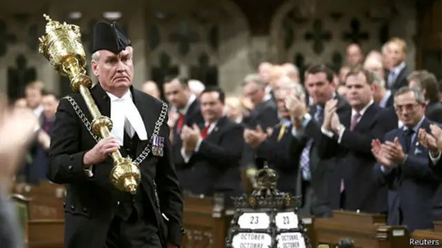 نمایندگان از ناظم پارلمان به خاطر شهامت او تقدیر به عمل آوردند