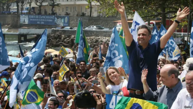 Aécio Neves fez carreata em Copacabana
