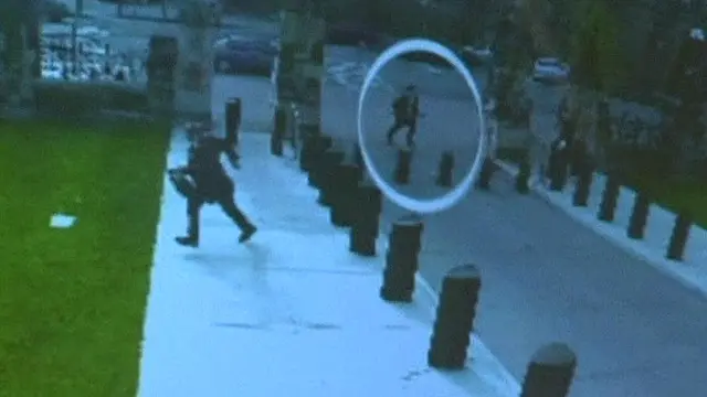 پلیس کانادا ویدیوی از صحنه ورود مهاجم به محوطه پارلمان را منتشر کرده است