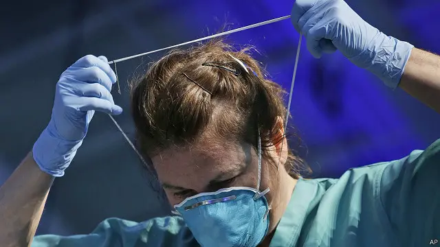 اصطُحب المصاب على الفور إلى مستشفى حيث تم عزله