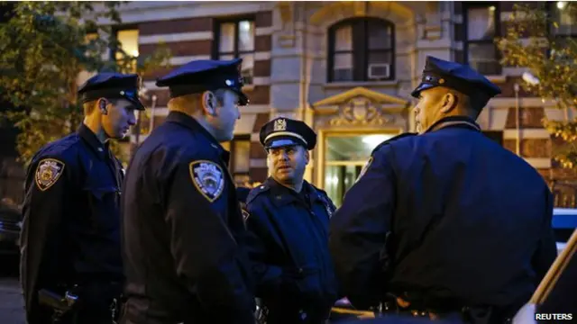 Cảnh sát New York được triển khai trước căn hộ của ông Spencer
