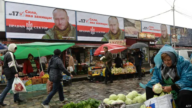 Плакаты лидера "Правого сектора" Дмитрия Яроша