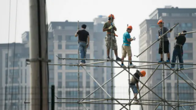 Tỉ lệ tăng trưởng kinh tế Trung Quốc đang giảm xuống mức thấp nhất trong 24 năm qua