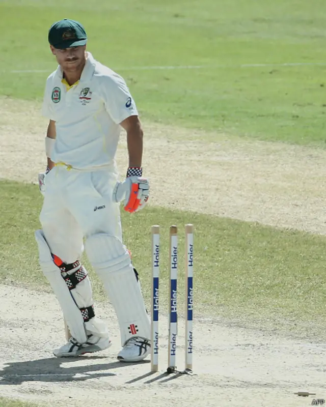 بریڈ ہیڈن اور مچل مارش کریز پر موجود ہیں اور محتاط انداز میں کھیل رہے ہیں۔