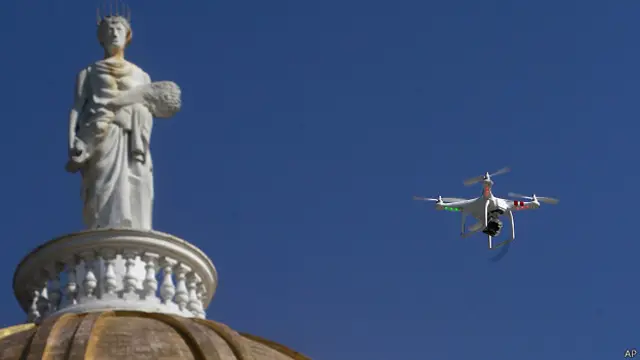Avión no tripulado en una ciudad de EE.UU. (Foto de archivo).