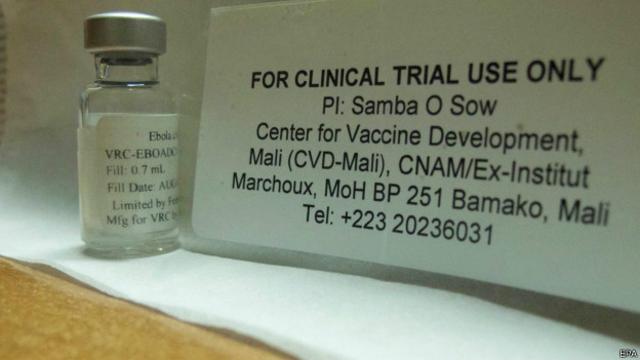 Vacuna del ébola en Bamako, Mali.