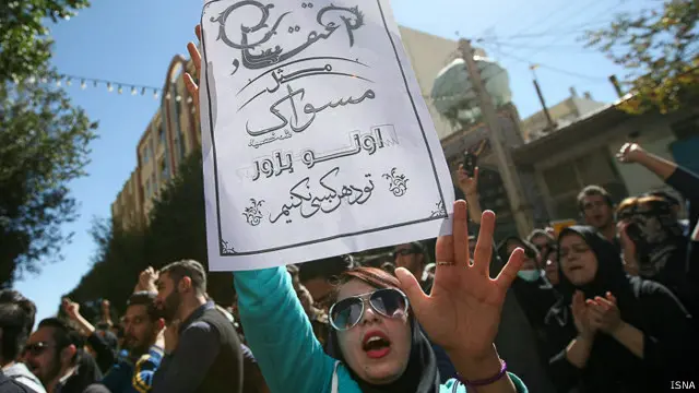 برخی مقامات ایران از پوشش خبری اسیدپاشی‌ها در اصفهان انتقاد کرده‌اند