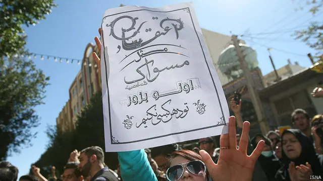 چهارشنبه در اصفهان و تهران تجمعهایی در اعتراض به اسیدپاشی برگزار شد