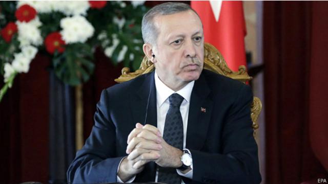 اشار اردوغان ايضا الى الازمة الانسانية الحادة التي تمر بها سوريا وتدفق اللاجئين السوريين الى تركيا