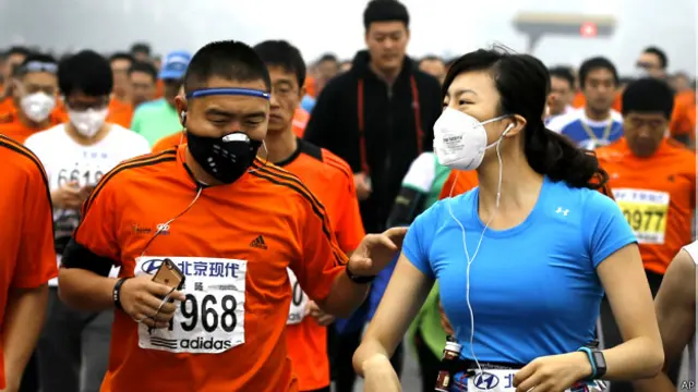 越来越多的中国公众对这么多的城市被有毒空气所包围感到不满。