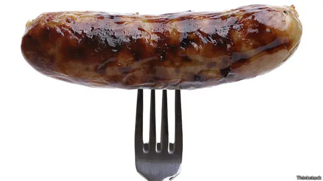 Сосиска на вилке