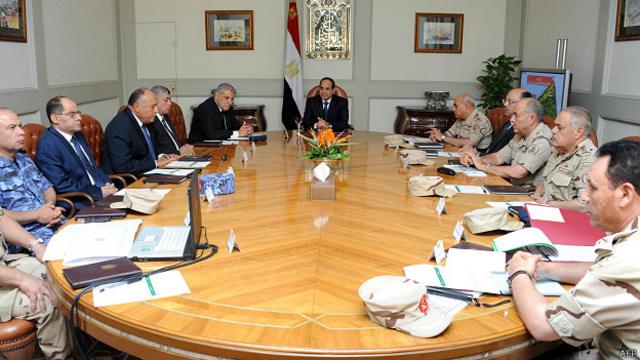 El presidente Sisi convocó al Consejo Nacional de Defensa tras el atentado.