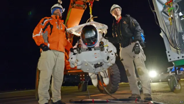 На аэронавте был специальный скафандр