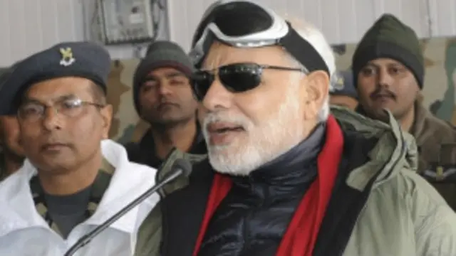 कश्मीर दौरे पर नरेंद्र मोदी