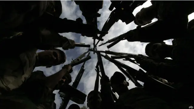 يدعم متطوعو "الحشد الشعبي" القوات العراقية