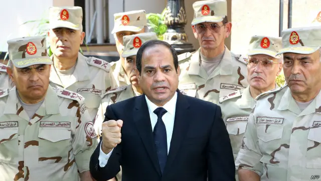 حذر السيسي قبل يومين من "مؤامرة كبرى" تهدف إلى "تهديد وجود مصر وكسر إرادة" جيشها.