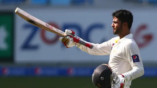 آخری دن اسے جیت کے لیے مزید 379 رنز بنانے ہیں لیکن جس طرح پاکستانی سپنرز چھائے ہوئے ہیں لگ رہا ہے یہ طوفان آسٹریلوی بیٹنگ کو اڑا کر لے جائے گا۔