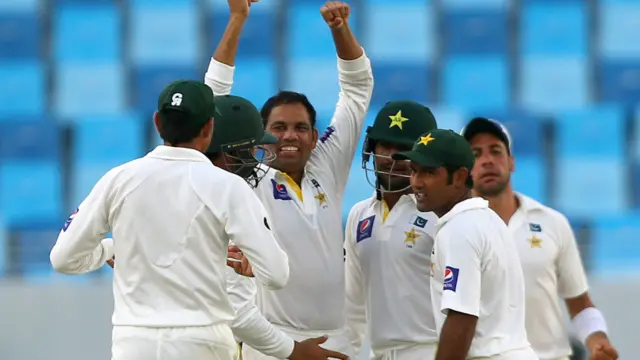 ان سے قبل حنیف محمد، جاوید میانداد، وجاہت اللہ واسطی، یاسرحمید، انضمام الحق اور محمد یوسف ٹیسٹ میچ کی دونوں اننگز میں سنچریاں سکور کر چکے ہیں۔