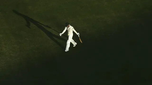 جس طرح پاکستانی سپنرز چھائے ہوئے ہیں لگ رہا ہے یہ طوفان آسٹریلوی بیٹنگ کو اڑا کر لے جائے گا۔