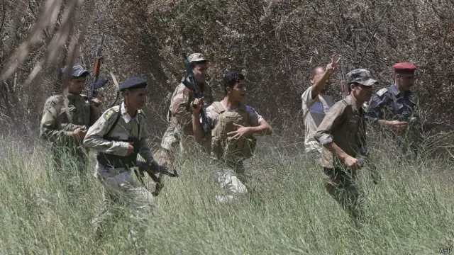 قامت القوات الامنية العراقية بتمشيط المناطق الزراعية المحيطة وتفكيك نحو 350 عبوة ناسفة.