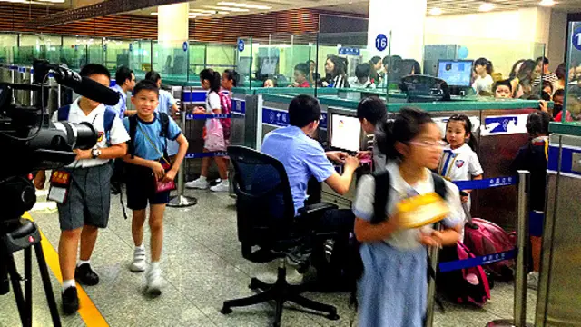 深圳福田口岸，早上跨境学童通关特别通道。