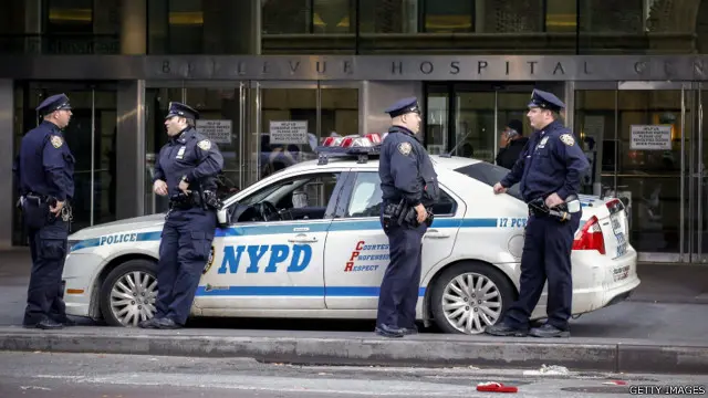 پولیس والوں کا تو کام ہی ہے گولی چلانا ورنہ اتنی عمدہ پستول اور بندوقیں کس کام آئیں گی؟ 