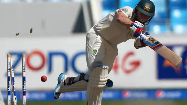 پانچویں روز پہلا ٹیسٹ میچ کھیلنے والے فاسٹ بولر عمران خان نے کرس راجر کوآؤٹ کر کے پاکستان کو عمدہ آغاز مہیا کیا۔ کرس راجر نے تینتالیس رنز بنائے۔