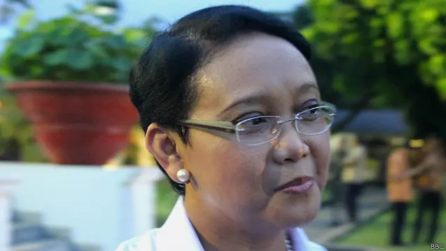 Menlu Retno Marsudi mengatakan Indonesia akan lebih aktif menyampaikan pesan perdamaian, toleransi, dan wajah demokrasi Islam kepada dunia pada 2016.