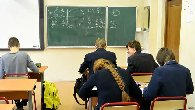 Школьники на уроке