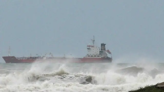 اس ماہ کے اوائل میں ہدہد نامی طوفان سے بھارت کے مشرقی علاقوں میں زبردست تباہی مچی تھی