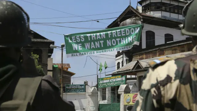 سنہ 1989 میں کشمیریوں نے بھارتی کنٹرول کے خلاف مسلح تحریک شروع کی تو اس دن کی اہمیت مزید بڑھ گئی کیونکہ علیحدگی پسندوں نے ہر سال اس روز ’یوم سیاہ‘ منانے اور ہڑتال کرنے کو سالانہ معمول بنا لیا ہے