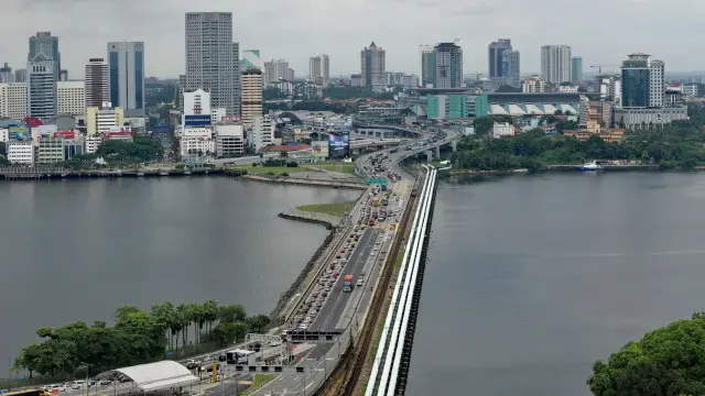 Singapore có nền kinh tế dựa nhiều vào tài chính và dịch vụ.