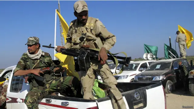 متطوعون في "الحشد الشعبي" في جرف الصخر