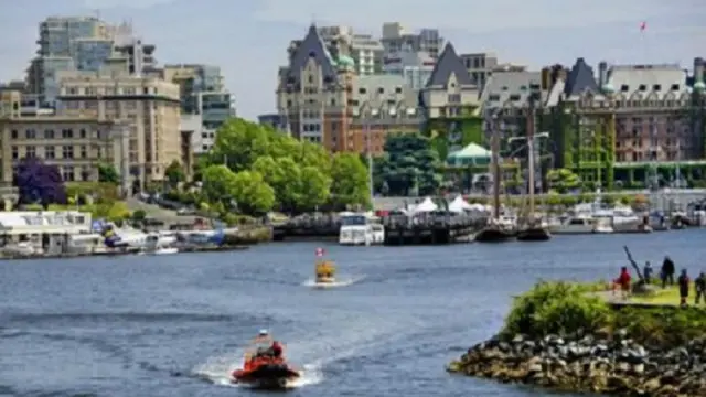 القوارب في ميناء فيكتوريا