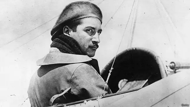 Ролан Гаррос в кабине самолета