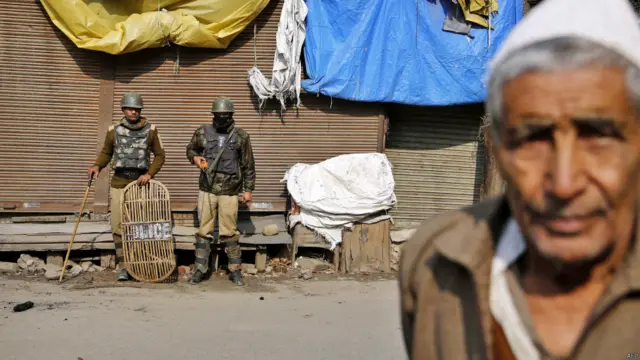 بھارت کے زیر انتظام کشمیر میں 27 اکتوبر کو مکمل ہڑتال رہی اور کاروباری مراکزبند رہے۔ 