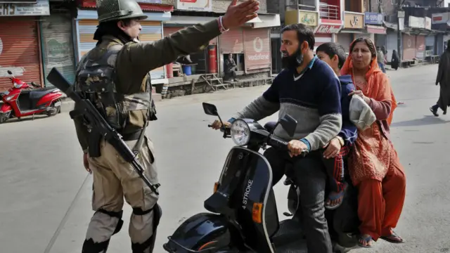 کشمیر میں ہڑتال کی وجہ سے معمول کی زندگی معطل رہی۔