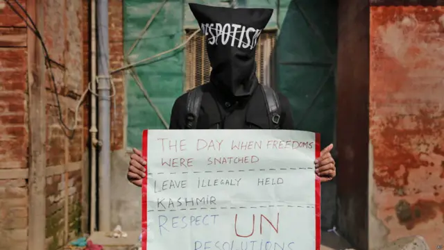 بھارت کےزیر انتظام کشمیر کے لوگ اقوام متحدہ کی قرار دادوں کے تحت اپنے حق خودارادیت کے لیے جدوجہد کر رہے ہیں۔