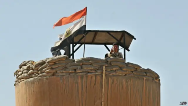 دا فرمان په داسې وخت کې ورکړل شوى چې تېره اوونۍ په سينا کې چاودنې شوې وې چې ٣٠ سرتيدې يې ووژل