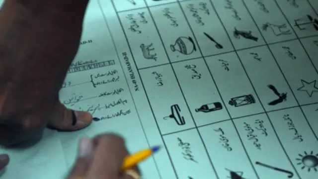 تحریک انصاف اور عوامی تحریک ملک میں گذشتہ عام انتخابات کی صحت کے بارے میں سنگین اعتراضات اٹھا رہی ہیں