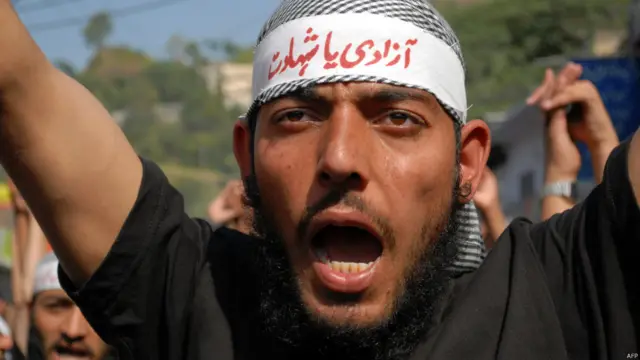 پاکستان کے زیر انتظام کشمیر میں بھی اس موقعے پر ایک احتجاجی ریلی نکالی گئی اور یوم سیاہ منایا گیا۔