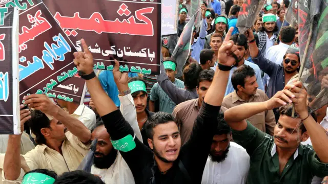 مظفرآباد میں ہونے والی اس ریلی میں لوگوں کی بڑی تعداد نے شرکت کی ۔ 