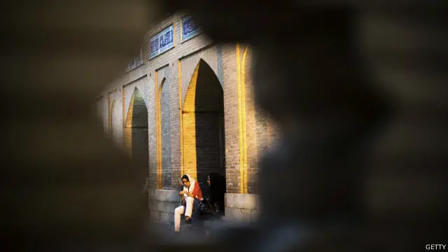 خواتین کے کردار اور ان کے ساتھ امتیاز کے موضوع پر مختلف زبانوں میں مختلف رائے تھی مگر بعض باتوں میں سب کے ہاں ایک جیسے مسائل تھے جن میں عورت کو کم تر، کمزور اور نااہل سمجھنا شامل ہے