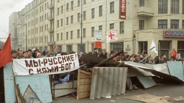 Баррикады на Смоленской площади 2 октября 1993 года