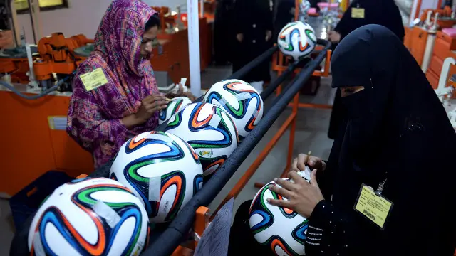 تعلیم کے حصول کے شعبے میں پاکستان 132 ویں نمبر پر ہے جبکہ صحت کے شعبے میں 119ویں نمبر پر ہے