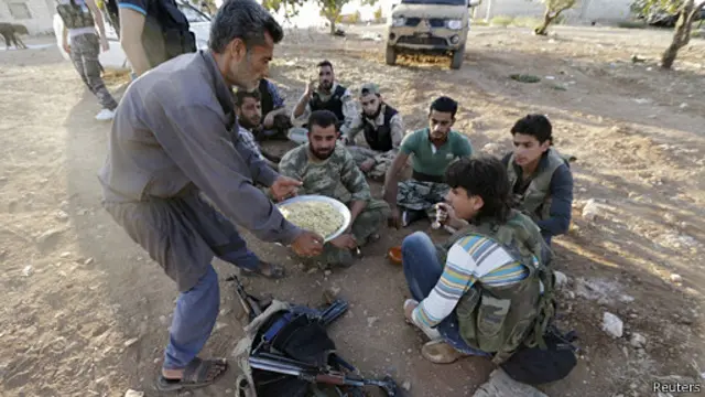 نخست وزیر ترکیه حمایت از ارتش آزاد سوریه برای جنگ علیه داعش را توصیه کرده است